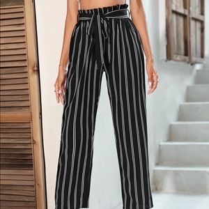 Express NWT high rise black and white pants 2R
